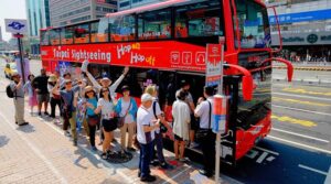 Du lịch Đài Loan bằng xe bus "Đi 2 tính tiền 1"