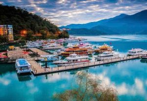 Hồ Nhật Nguyệt