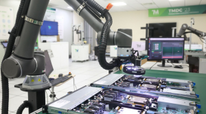 Cánh tay robot tích hợp công nghệ thị giác AI